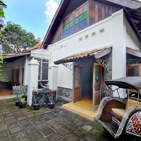 Omah Pitoe Yogya Homestay Yogyakarta Kültér fotó