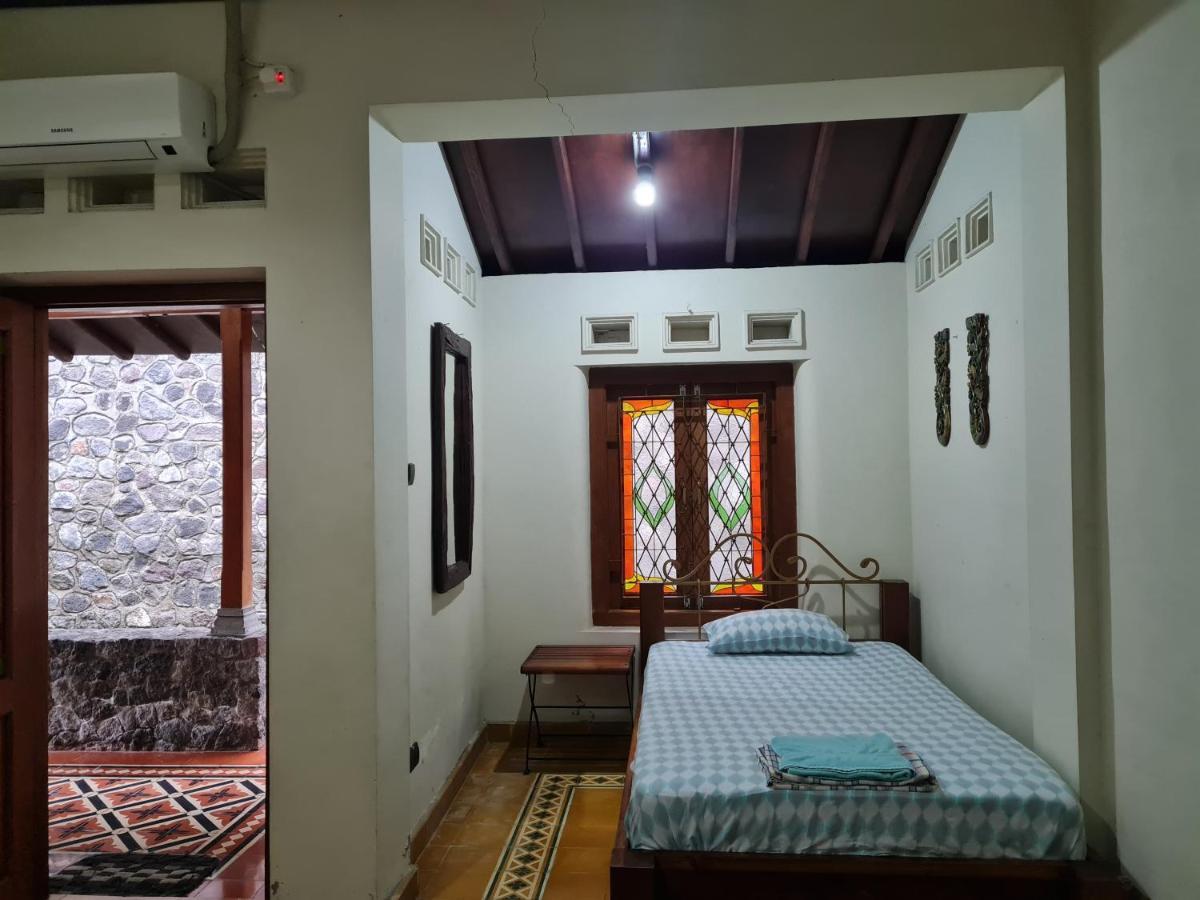 Omah Pitoe Yogya Homestay Yogyakarta Kültér fotó