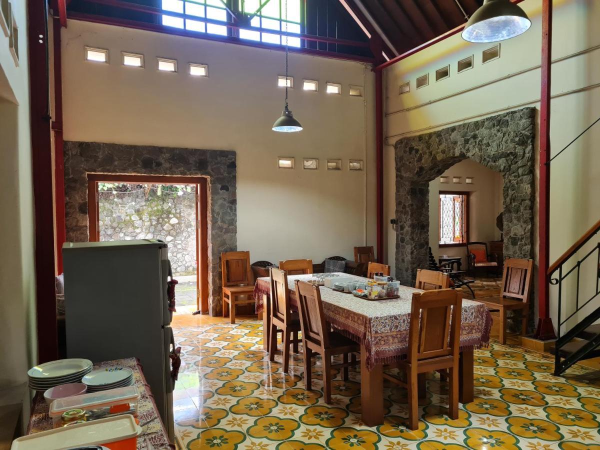 Omah Pitoe Yogya Homestay Yogyakarta Kültér fotó