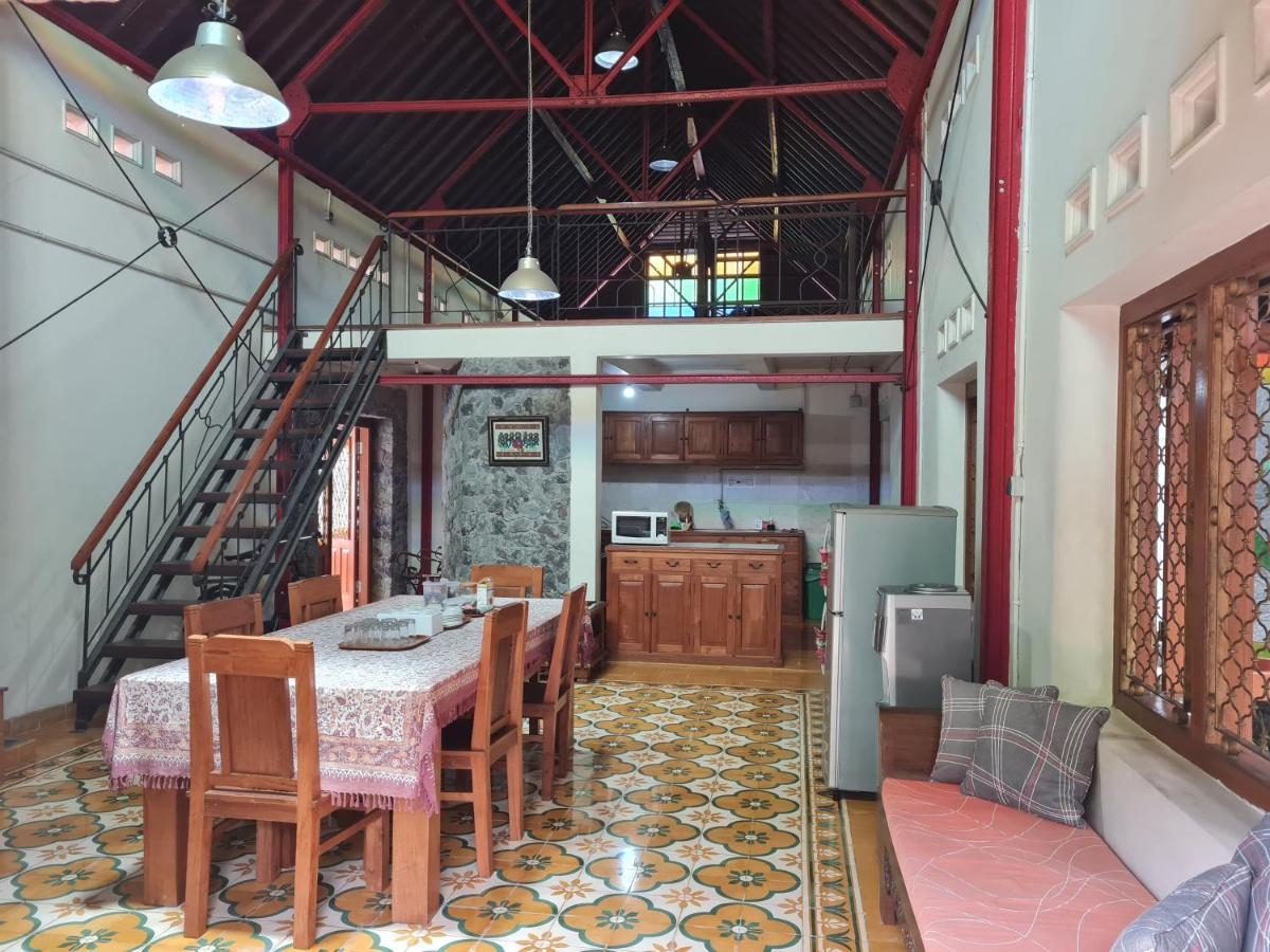 Omah Pitoe Yogya Homestay Yogyakarta Kültér fotó