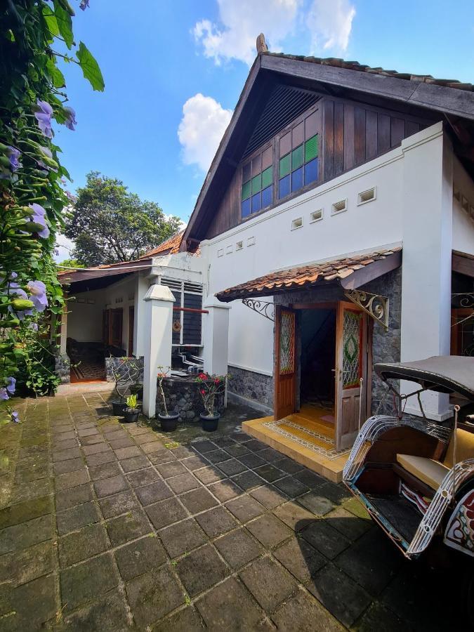 Omah Pitoe Yogya Homestay Yogyakarta Kültér fotó