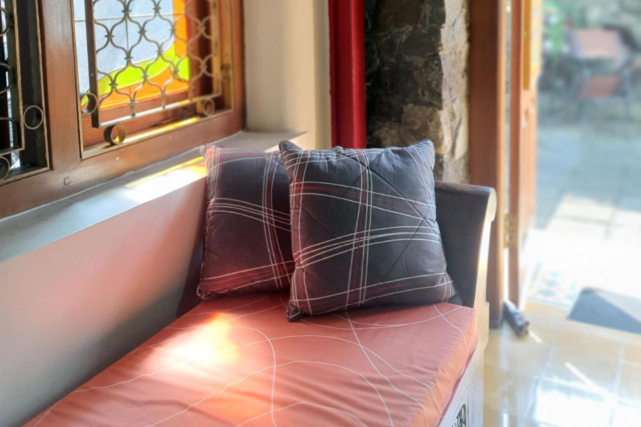 Omah Pitoe Yogya Homestay Yogyakarta Kültér fotó