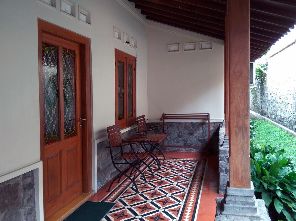 Omah Pitoe Yogya Homestay Yogyakarta Kültér fotó