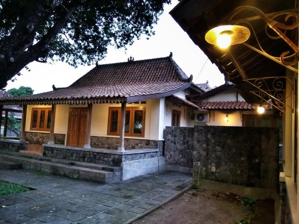 Omah Pitoe Yogya Homestay Yogyakarta Kültér fotó