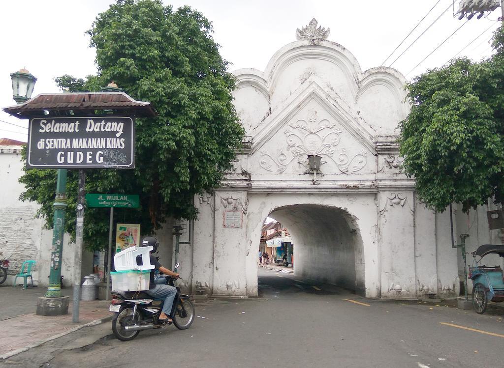 Omah Pitoe Yogya Homestay Yogyakarta Kültér fotó